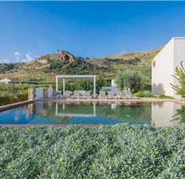 4 bedroom villa with infinity pool, Alcamo, sleeps 6-8